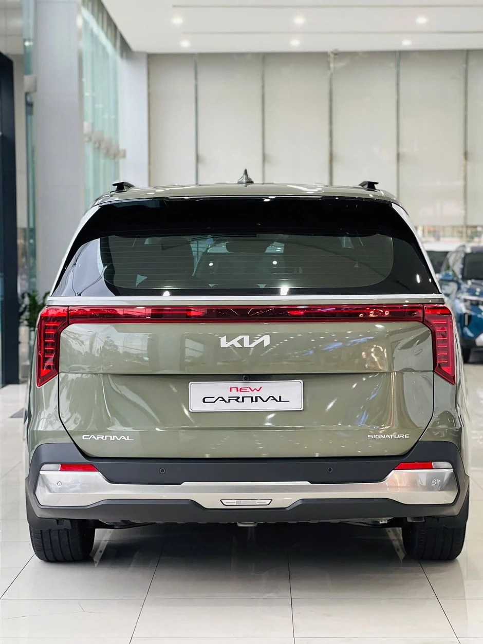 Kia Carnival giảm giá tới 170 triệu tại đại lý, mua mới rẻ như mua cũ Kia Carnival giảm giá tới 170 triệu tại đại lý, mua mới rẻ như mua cũ