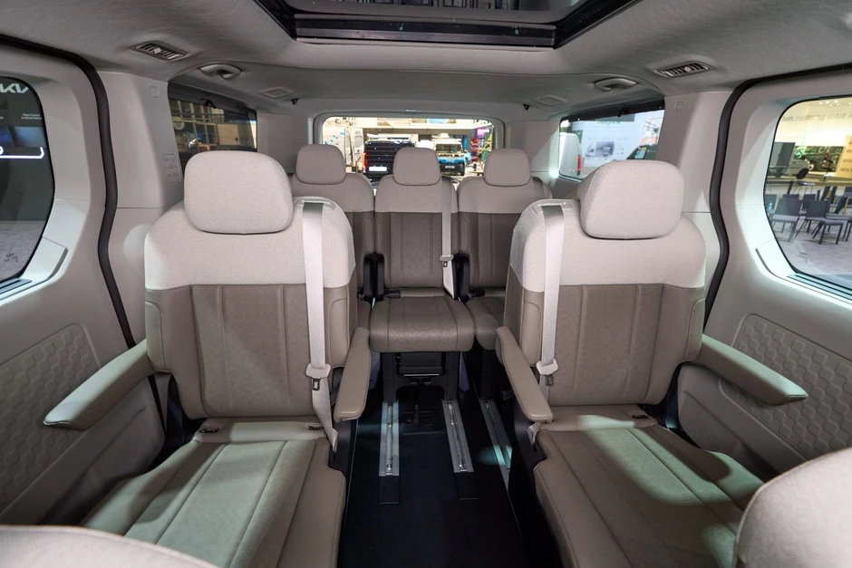 Kia PV7 ra mắt: 23 phiên bản, tùy biến tới 11 chỗ ngồi, chạy 460km/sạc, có ADAS cạnh tranh Transit