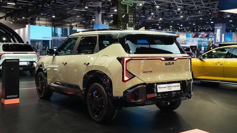 Kia Seltos Hybrid thế hệ mới trình làng: Tiêu thụ chỉ 5,4 lít/100 km, có công nghệ lần đầu xuất hiện Kia Seltos Hybrid thế hệ mới trình làng: Tiêu thụ chỉ 5,4 lít/100 km, có công nghệ lần đầu xuất hiện