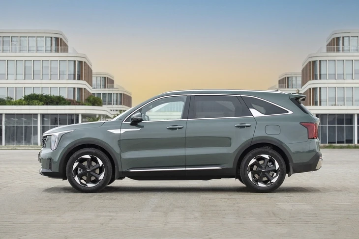 Kia Sorento hybrid ở Việt Nam giá từ 1,349 tỉ, gây ngạc nhiên khi rẻ hơn bản máy dầu