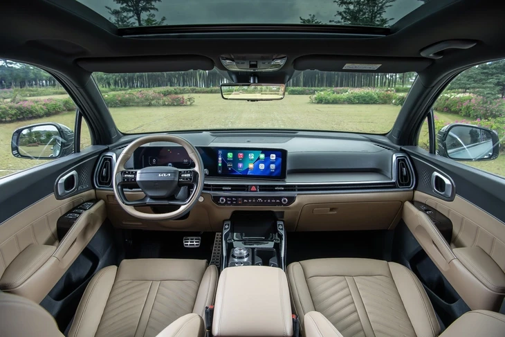 Kia Sorento hybrid ở Việt Nam giá từ 1,349 tỉ, gây ngạc nhiên khi rẻ hơn bản máy dầu