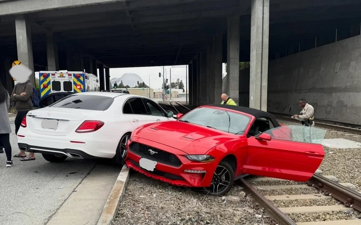 Lái tới 190km/h trên cao tốc chỉ vì muộn làm, tài xế Ford vào trại tạm giam