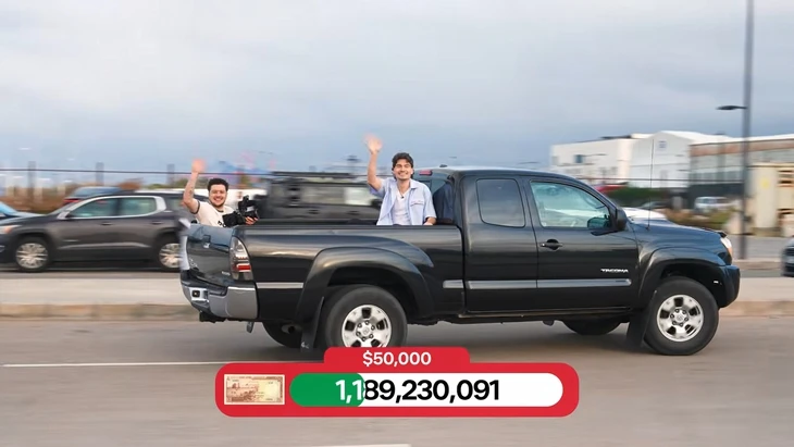 Làm tỉ phú ngắn hạn với 5 tỉ tiền rẻ nhất, ở biệt thự, du thuyền, mua xe Toyota Làm tỉ phú ngắn hạn với 5 tỉ tiền rẻ nhất, ở biệt thự, du thuyền, mua xe Toyota