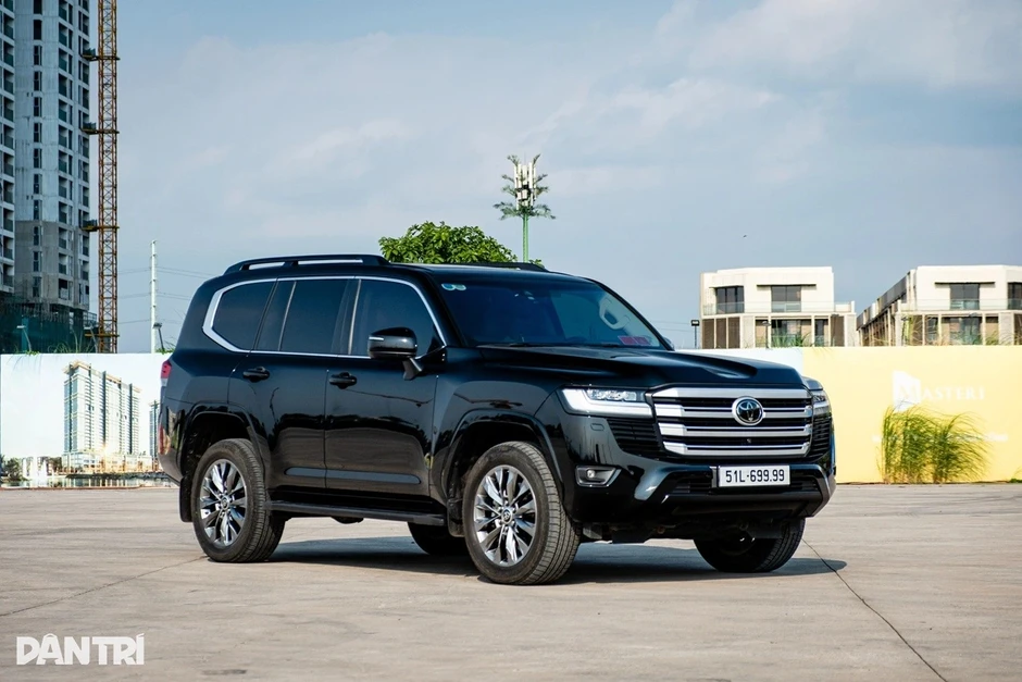 Land Cruiser hybrid chưa ra mắt, đại lý tư nhân báo chênh 900 triệu đồng Land Cruiser hybrid chưa ra mắt, đại lý tư nhân báo chênh 900 triệu đồng