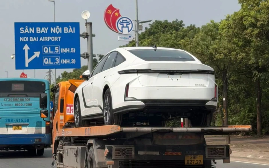 Lexus Việt Nam hé lộ xe mới: Dáng sedan, dễ là xe thuần điện Lexus Việt Nam hé lộ xe mới: Dáng sedan, dễ là xe thuần điện