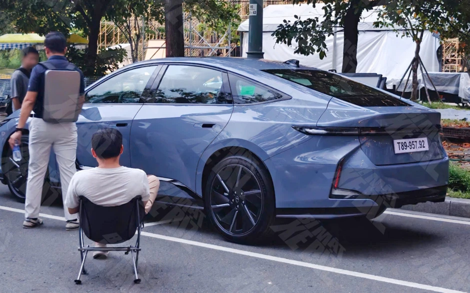 Lexus Việt Nam hé lộ xe mới: Dáng sedan, dễ là xe thuần điện Lexus Việt Nam hé lộ xe mới: Dáng sedan, dễ là xe thuần điện
