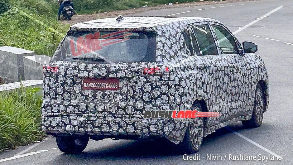 Lộ ảnh Innova Cross bản nâng cấp, rõ thiết kế mới của Toyota