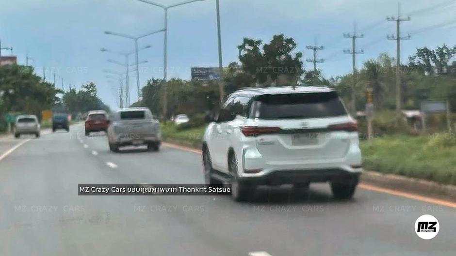 Lộ ảnh Toyota Fortuner đời mới xuất hiện bên cạnh đối thủ Lộ ảnh Toyota Fortuner đời mới xuất hiện bên cạnh đối thủ