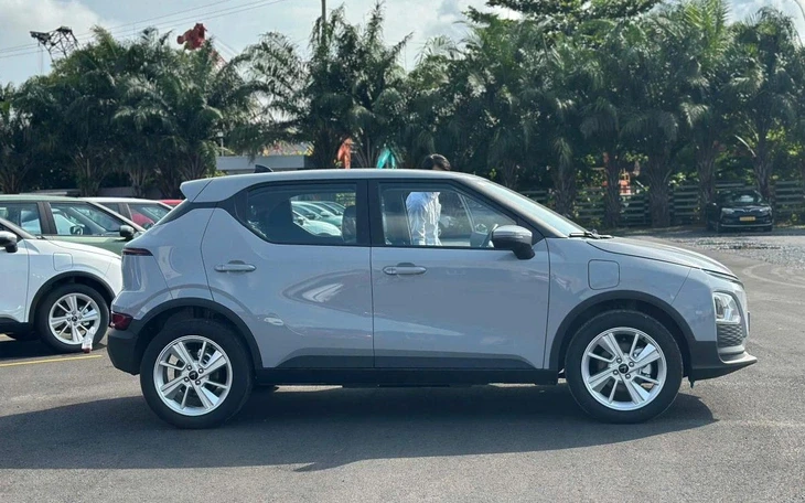 Lộ diện dàn xe lạ dễ là VinFast VF 5 mới: Ngoại hình thể thao hơn, mâm như VF 6 Lộ diện dàn xe lạ dễ là VinFast VF 5 mới: Ngoại hình thể thao hơn, mâm như VF 6