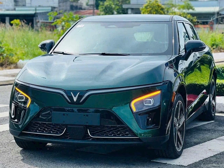 Lộ xe điện VinFast mới: Mặt tiền như VF 7, mâm như MPV 7, dáng khác lạ Lộ xe điện VinFast mới: Mặt tiền như VF 7, mâm như MPV 7, dáng khác lạ
