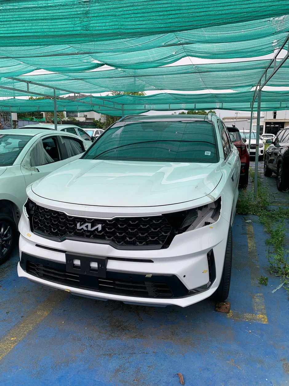 Lô xe ô tô ngập nước lên sàn đấu giá không có khách mua Lô xe ô tô ngập nước lên sàn đấu giá không có khách mua