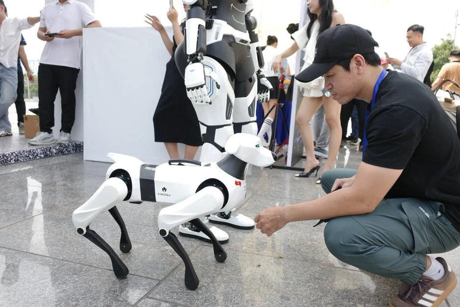 Loạt công nghệ đáng chú ý tại Ngày hội Đổi mới sáng tạo 2026: Ô tô, robot, AI, bản đồ số… Loạt công nghệ đáng chú ý tại Ngày hội Đổi mới sáng tạo 2026: Ô tô, robot, AI, bản đồ số…