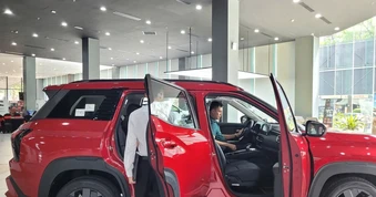 Loạt xe 7 chỗ 'đua' khuyến mãi, giảm giá cả trăm triệu