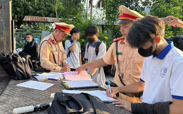 Lỗi giao xe cho người không đủ điều kiện: Cục CSGT khẳng định không xử phạt máy móc Lỗi giao xe cho người không đủ điều kiện: Cục CSGT khẳng định không xử phạt máy móc