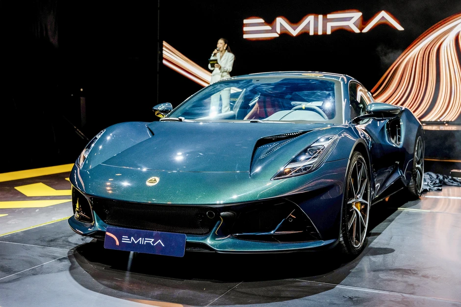 Lotus ra mắt 4 xe thể thao, giá cao nhất gần 13 tỷ, tham vọng đấu Porsche