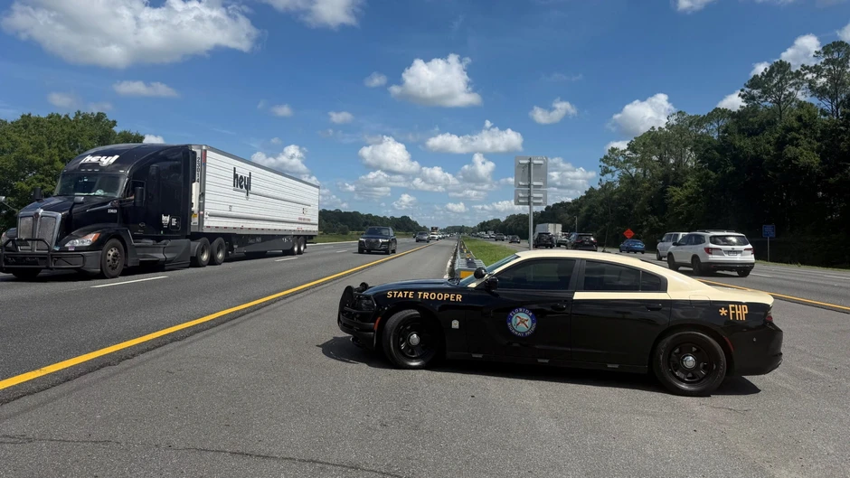 Mỹ: Cảnh sát Florida ra quân xử lý tình trạng đi chậm bám làn trái Mỹ: Cảnh sát Florida ra quân xử lý tình trạng đi chậm bám làn trái