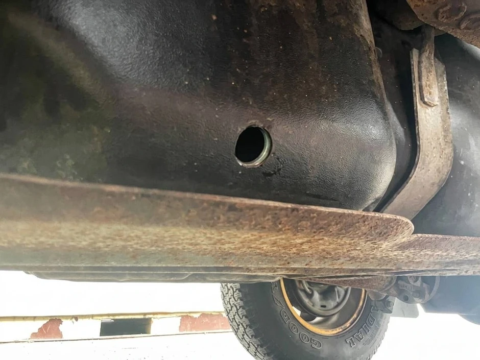 Mỹ: Nhiều ô tô bị đục bình nhiên liệu để lấy trộm xăng, dầu