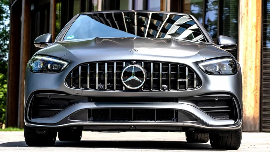 Mang Mercedes-Benz C300 đi bảo dưỡng, nữ chủ xe phát hiện 'xế cưng' ở quán bar