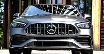 Mang Mercedes-Benz C300 đi bảo dưỡng, nữ chủ xe phát hiện 'xế cưng' ở quán bar