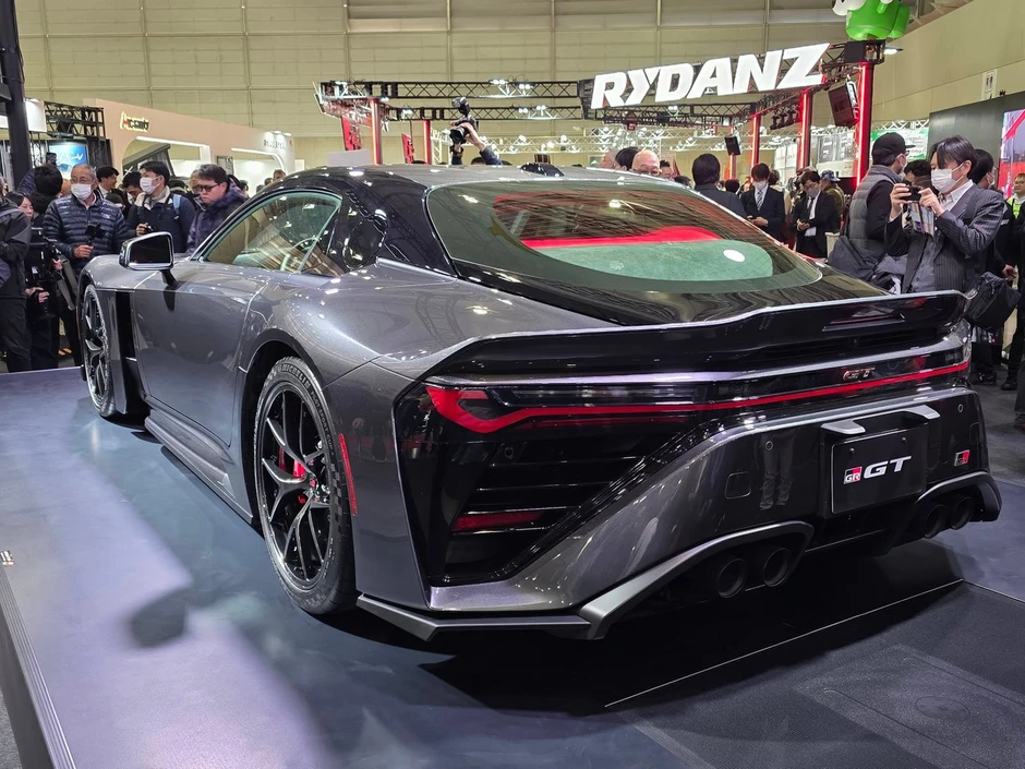 Mẫu xe đắt nhất lịch sử của Toyota hút khách