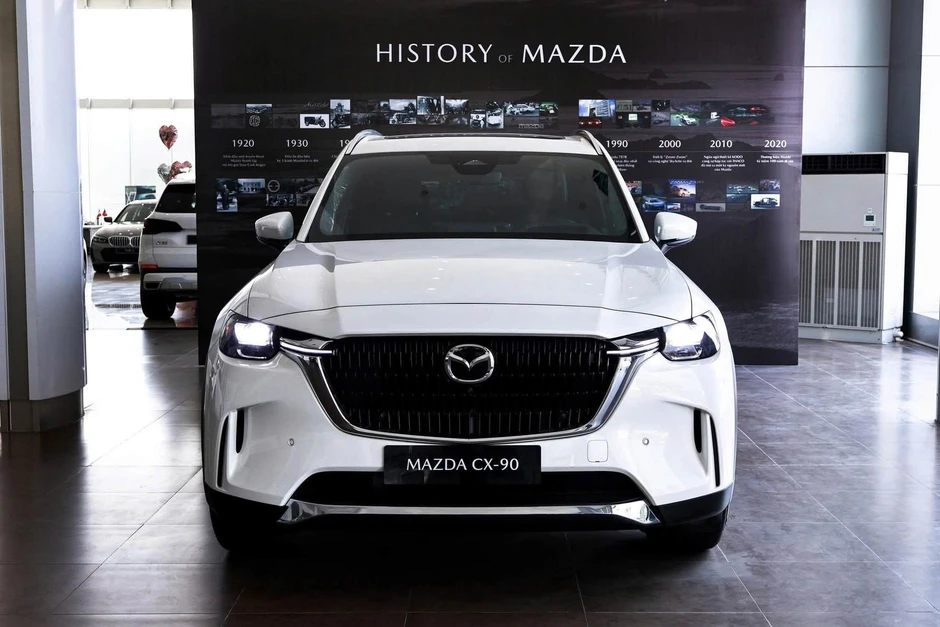 Mazda CX-90 giảm giá hơn 80 triệu tại đại lý: Bản PHEV còn 2,218 tỷ đồng, tăng sức cạnh tranh Palisade, Teramont Mazda CX-90 giảm giá hơn 80 triệu tại đại lý: Bản PHEV còn 2,218 tỷ đồng, tăng sức cạnh tranh Palisade, Teramont