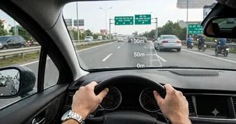 Mẹo đánh dấu trên kính lái để căn khoảng cách 55m có hiệu quả?