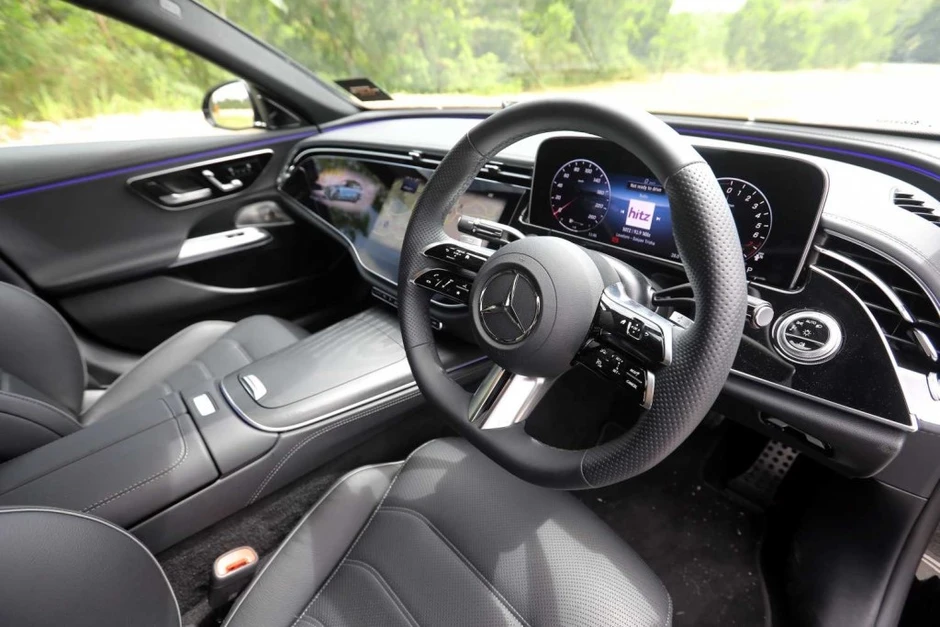 Mercedes-Benz E-Class PHEV giá dự kiến gần 3,4 tỷ đồng tại Việt Nam lộ mức tiêu thụ xăng 'như ngửi': Dưới 2L/100km, tiết kiệm hơn cả Honda Lead