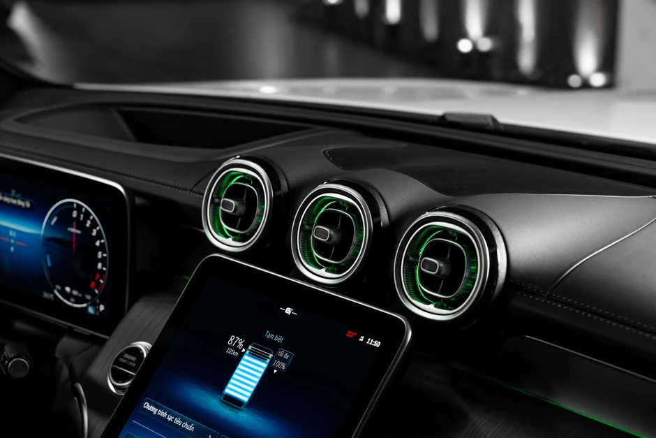 Mercedes-Benz GLC PHEV ra mắt Việt Nam: Giá gần 3 tỷ đồng, hết xăng vẫn chạy tới 128km, ‘phả hơi nóng’ lên X3, Q5 Mercedes-Benz GLC PHEV ra mắt Việt Nam: Giá gần 3 tỷ đồng, hết xăng vẫn chạy tới 128km, ‘phả hơi nóng’ lên X3, Q5