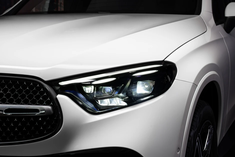 Mercedes-Benz GLC PHEV ra mắt Việt Nam: Giá gần 3 tỷ đồng, hết xăng vẫn chạy tới 128km, ‘phả hơi nóng’ lên X3, Q5 Mercedes-Benz GLC PHEV ra mắt Việt Nam: Giá gần 3 tỷ đồng, hết xăng vẫn chạy tới 128km, ‘phả hơi nóng’ lên X3, Q5