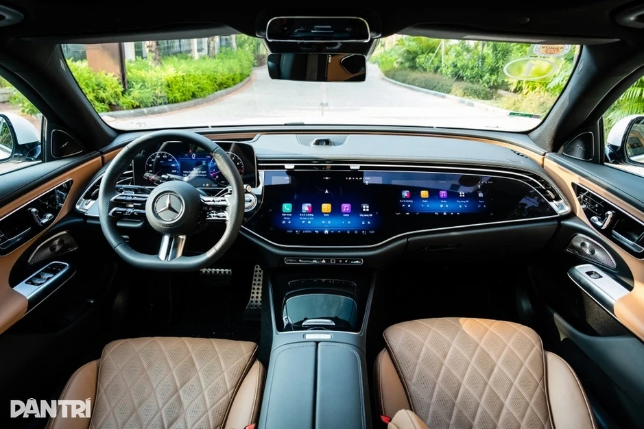 Mercedes-Benz thừa nhận sai lầm khi làm màn hình giải trí cỡ lớn. Mercedes-Benz thừa nhận sai lầm khi làm màn hình giải trí cỡ lớn.