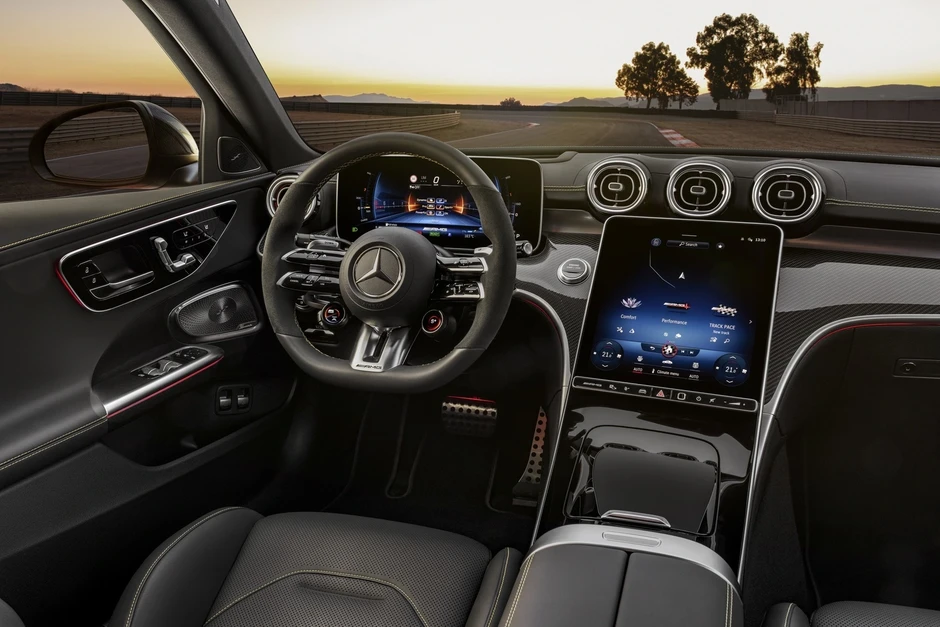 Mercedes C-Class phiên bản hiệu suất cao giảm gần 1 tỷ đồng tại đại lý
