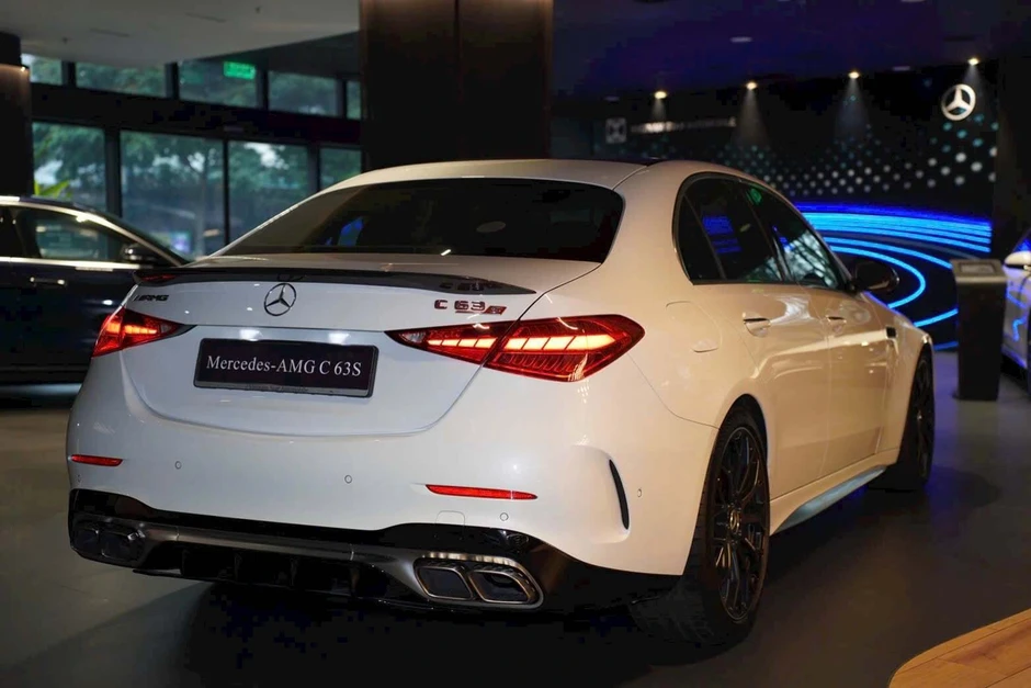 Mercedes C-Class phiên bản hiệu suất cao giảm gần 1 tỷ đồng tại đại lý