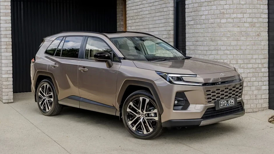 Mitsubishi nhắm cạnh tranh với SUV bán chạy nhất của Toyota Mitsubishi nhắm cạnh tranh với SUV bán chạy nhất của Toyota