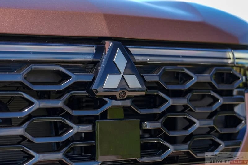 Mitsubishi Pajero thế hệ mới chốt ngày ra mắt ĐNÁ: 3 phiên bản giá quy đổi từ 1,2 tỷ, máy dầu hơn 200 mã lực, tham vọng đấu Everest Mitsubishi Pajero thế hệ mới chốt ngày ra mắt ĐNÁ: 3 phiên bản giá quy đổi từ 1,2 tỷ, máy dầu hơn 200 mã lực, tham vọng đấu Everest