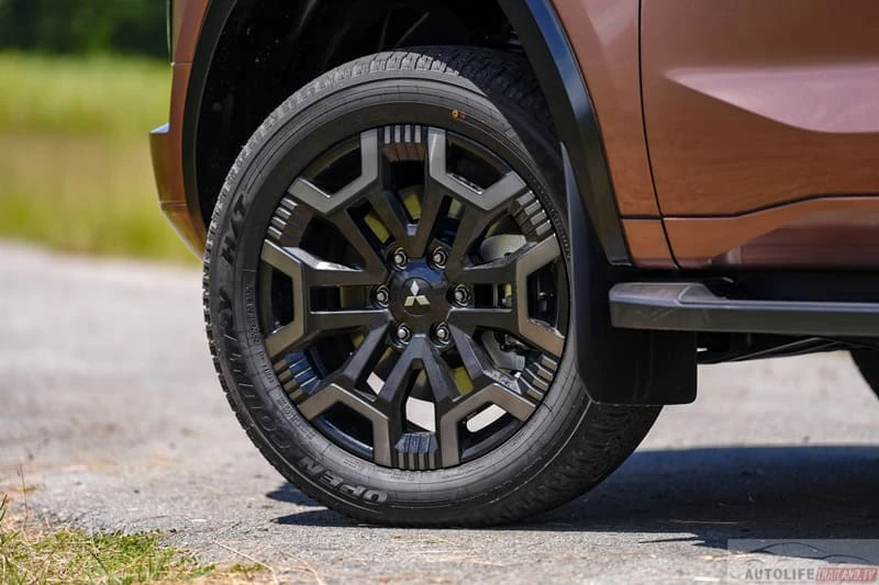 Mitsubishi Pajero thế hệ mới chốt ngày ra mắt ĐNÁ: 3 phiên bản giá quy đổi từ 1,2 tỷ, máy dầu hơn 200 mã lực, tham vọng đấu Everest Mitsubishi Pajero thế hệ mới chốt ngày ra mắt ĐNÁ: 3 phiên bản giá quy đổi từ 1,2 tỷ, máy dầu hơn 200 mã lực, tham vọng đấu Everest