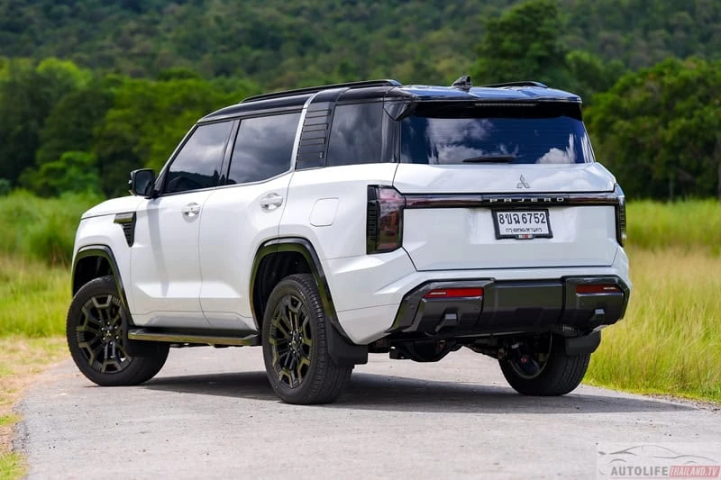 Mitsubishi Pajero thế hệ mới chốt ngày ra mắt ĐNÁ: 3 phiên bản giá quy đổi từ 1,2 tỷ, máy dầu hơn 200 mã lực, tham vọng đấu Everest Mitsubishi Pajero thế hệ mới chốt ngày ra mắt ĐNÁ: 3 phiên bản giá quy đổi từ 1,2 tỷ, máy dầu hơn 200 mã lực, tham vọng đấu Everest