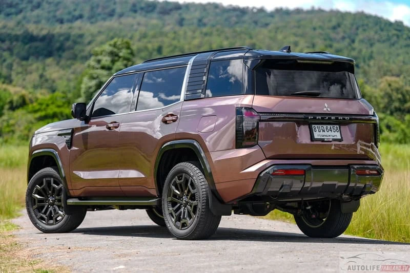 Mitsubishi Pajero thế hệ mới chốt ngày ra mắt ĐNÁ: 3 phiên bản giá quy đổi từ 1,2 tỷ, máy dầu hơn 200 mã lực, tham vọng đấu Everest Mitsubishi Pajero thế hệ mới chốt ngày ra mắt ĐNÁ: 3 phiên bản giá quy đổi từ 1,2 tỷ, máy dầu hơn 200 mã lực, tham vọng đấu Everest