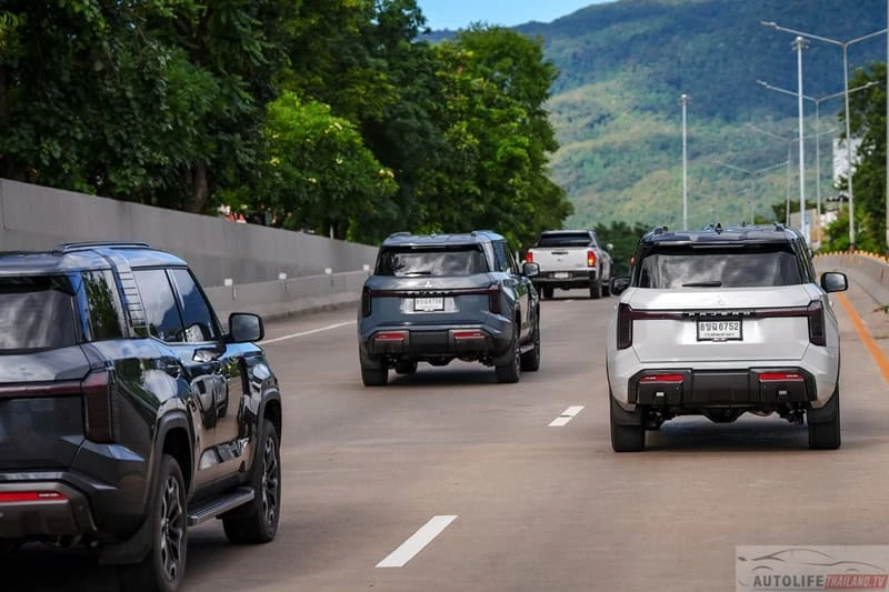 Mitsubishi Pajero thế hệ mới chốt ngày ra mắt ĐNÁ: 3 phiên bản giá quy đổi từ 1,2 tỷ, máy dầu hơn 200 mã lực, tham vọng đấu Everest Mitsubishi Pajero thế hệ mới chốt ngày ra mắt ĐNÁ: 3 phiên bản giá quy đổi từ 1,2 tỷ, máy dầu hơn 200 mã lực, tham vọng đấu Everest