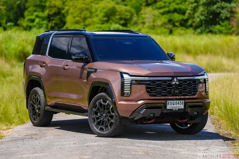Mitsubishi Pajero thế hệ mới chốt ngày ra mắt ĐNÁ: 3 phiên bản giá quy đổi từ 1,2 tỷ, máy dầu hơn 200 mã lực, tham vọng đấu Everest Mitsubishi Pajero thế hệ mới chốt ngày ra mắt ĐNÁ: 3 phiên bản giá quy đổi từ 1,2 tỷ, máy dầu hơn 200 mã lực, tham vọng đấu Everest