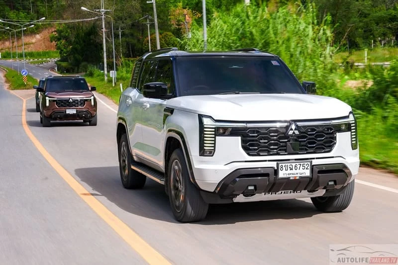Mitsubishi Pajero thế hệ mới chốt ngày ra mắt ĐNÁ: 3 phiên bản giá quy đổi từ 1,2 tỷ, máy dầu hơn 200 mã lực, tham vọng đấu Everest Mitsubishi Pajero thế hệ mới chốt ngày ra mắt ĐNÁ: 3 phiên bản giá quy đổi từ 1,2 tỷ, máy dầu hơn 200 mã lực, tham vọng đấu Everest