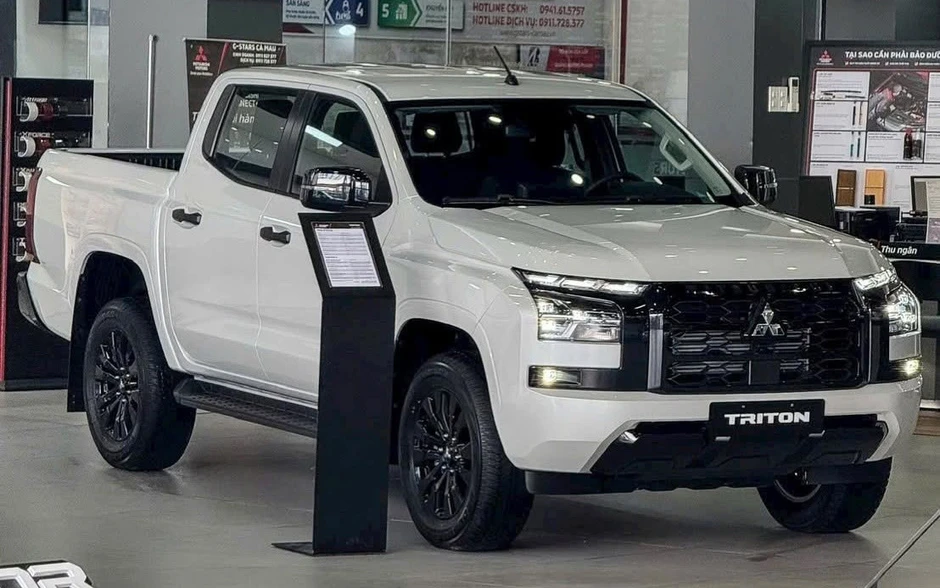 Mitsubishi Triton vẫn khuyến mại mạnh tay sau tháng lên top doanh số phân khúc: Giảm lăn bánh tới 56 triệu đồng, bản mới ra mắt cũng không ngoại lệ Mitsubishi Triton vẫn khuyến mại mạnh tay sau tháng lên top doanh số phân khúc: Giảm lăn bánh tới 56 triệu đồng, bản mới ra mắt cũng không ngoại lệ