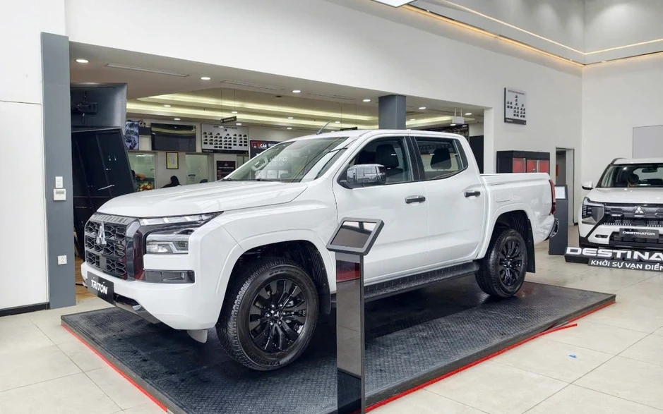 Mitsubishi Triton vẫn khuyến mại mạnh tay sau tháng lên top doanh số phân khúc: Giảm lăn bánh tới 56 triệu đồng, bản mới ra mắt cũng không ngoại lệ Mitsubishi Triton vẫn khuyến mại mạnh tay sau tháng lên top doanh số phân khúc: Giảm lăn bánh tới 56 triệu đồng, bản mới ra mắt cũng không ngoại lệ