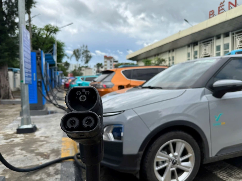 Mô hình trạm sạc tích hợp tại bến xe tạo thuận lợi cho tài xế dịch vụ Mô hình trạm sạc tích hợp tại bến xe tạo thuận lợi cho tài xế dịch vụ