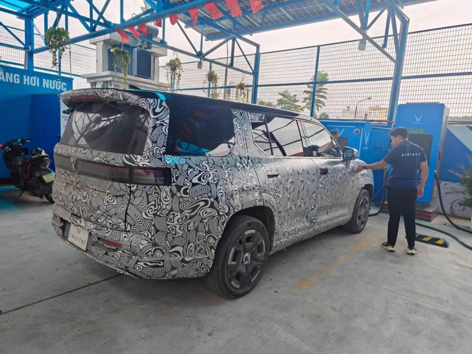 Mong chờ gì trên VinFast VF 9 thế hệ mới: Thêm thực dụng, đi xa hơn hay điều gì khác? Mong chờ gì trên VinFast VF 9 thế hệ mới: Thêm thực dụng, đi xa hơn hay điều gì khác?