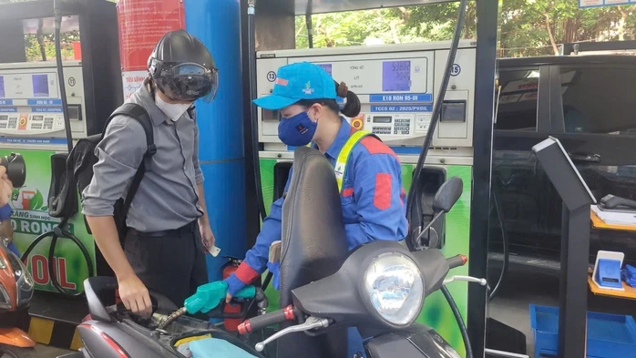 Một ngày trước 1-6, Bộ Công Thương yêu cầu hãng xe đánh giá toàn diện tác động của xăng E10 Một ngày trước 1-6, Bộ Công Thương yêu cầu hãng xe đánh giá toàn diện tác động của xăng E10