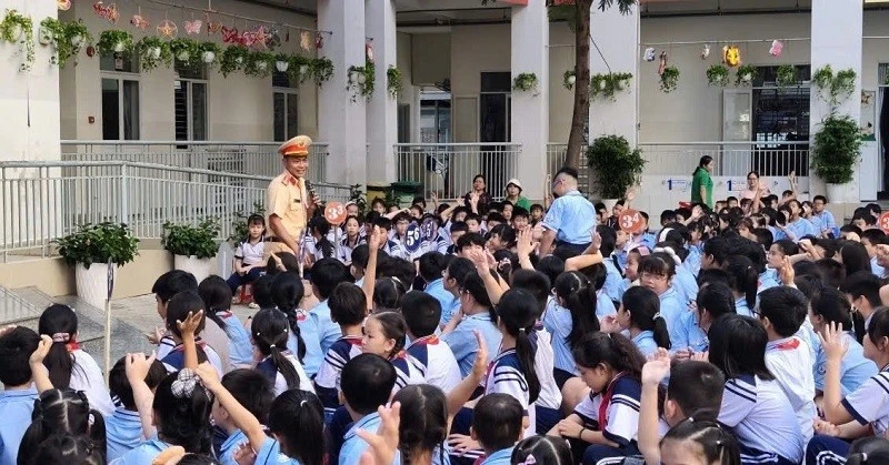 Một tháng, hơn 900 học sinh ở TPHCM vi phạm giao thông