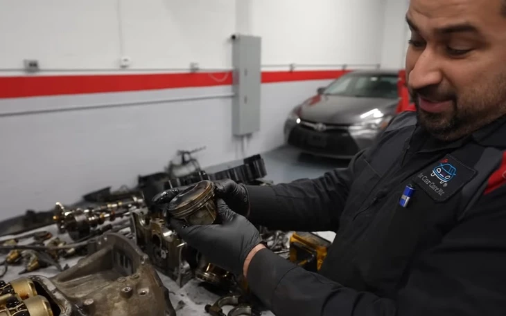 Mua Toyota Camry lỗi dầu ngay từ nhà máy, chạy nửa triệu km bình thường mới mang đi sửa và dùng tiếp Mua Toyota Camry lỗi dầu ngay từ nhà máy, chạy nửa triệu km bình thường mới mang đi sửa và dùng tiếp