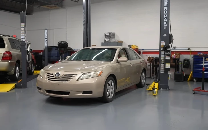 Mua Toyota Camry lỗi dầu ngay từ nhà máy, chạy nửa triệu km bình thường mới mang đi sửa và dùng tiếp Mua Toyota Camry lỗi dầu ngay từ nhà máy, chạy nửa triệu km bình thường mới mang đi sửa và dùng tiếp