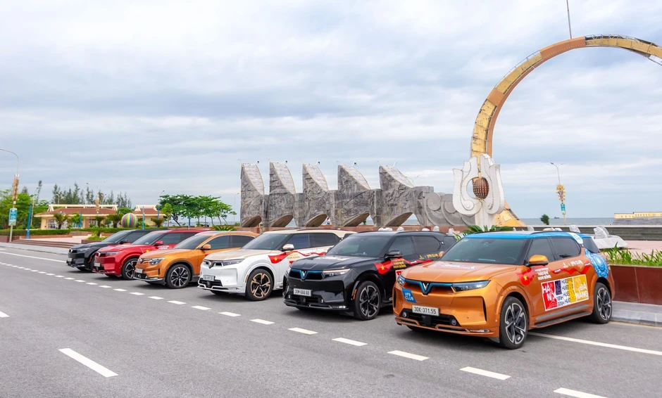Mua VinFast VF 9 trong tháng 3 nhận ưu đãi lên tới 13% giá xe, miễn phí sạc 3 năm Mua VinFast VF 9 trong tháng 3 nhận ưu đãi lên tới 13% giá xe, miễn phí sạc 3 năm
