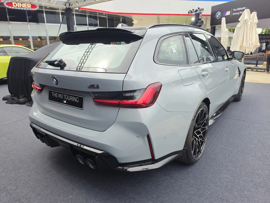 Ngắm BMW M3 Touring giá gần 5,4 tỷ tại Việt Nam, riêng màu sơn đủ mua 1 chiếc SH Ngắm BMW M3 Touring giá gần 5,4 tỷ tại Việt Nam, riêng màu sơn đủ mua 1 chiếc SH